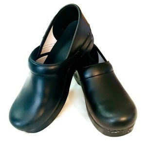 NWOT Dansko Professional Black Leather Clogs EUR Size 39